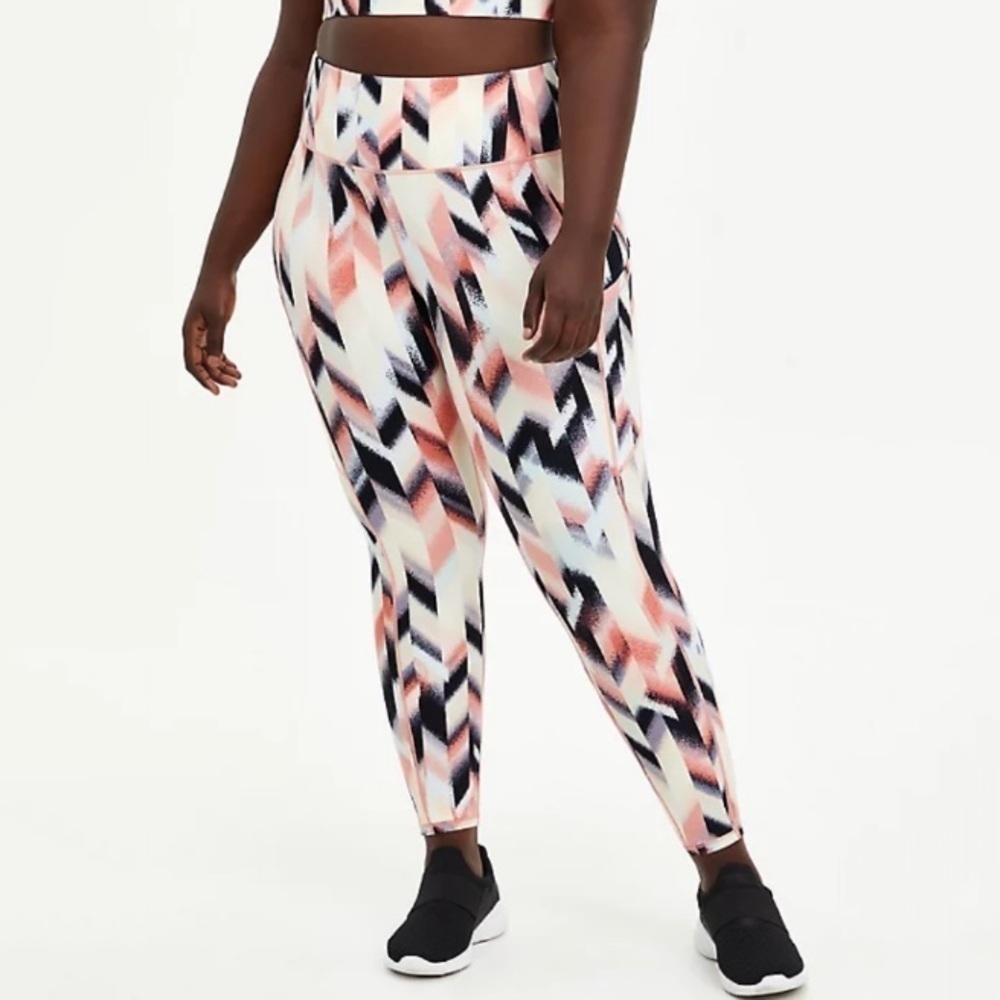 NWT Torrid Full Length Active Leggings In Pink Arrow Print